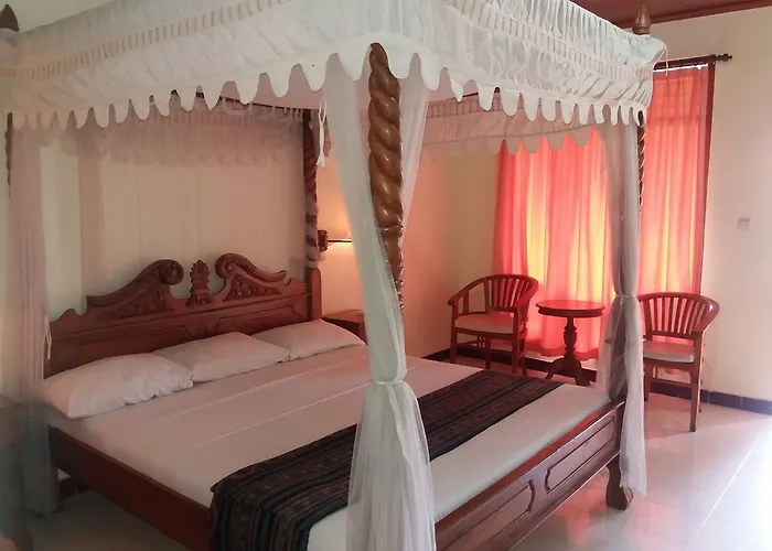 Hotel The Sari 2*