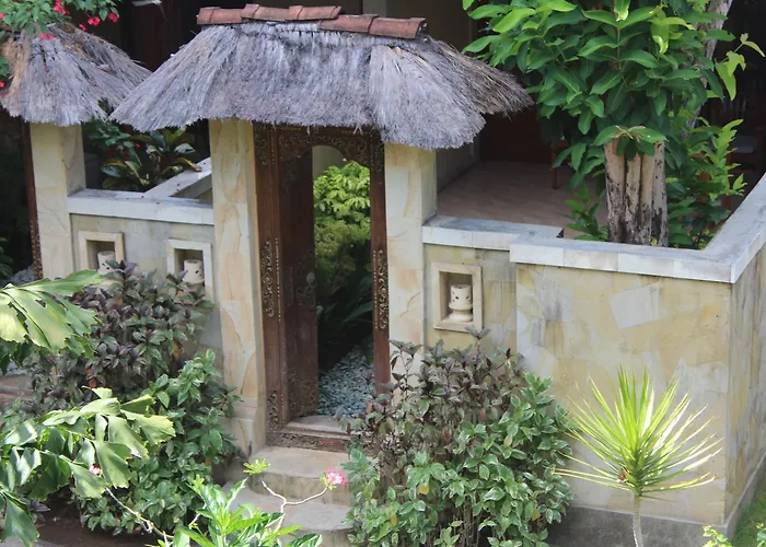 Hotel The Sari 2*